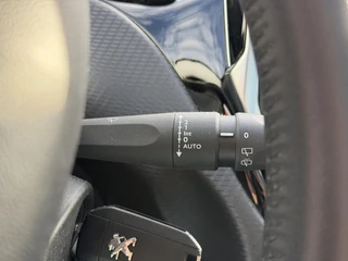 Peugeot 2008 Blue Lion 1.2 PureTech 130PK Navigatie, Parkeersensoren, Trekhaak, Panoramadak, Apple Carplay, Android Auto / 20