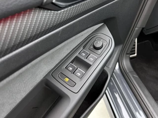 Volkswagen Golf 1.5 eTSI R-Line (2x)| Stoelverwarming | Carplay | Adaptive Cruise | / 25