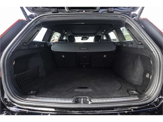 Volvo V60 2.0 B4 Momentum Business  | Pano | Harman Kardon | / 44