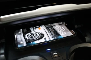 BMW 3 Serie Touring 330e High Executive M Sport Pakket Automaat  / Live Cockpit Professional / SOH 93 % / Driving Assistant / Panoramadak / Trekhaak / Leder / Harman Kardon / Innovation Pack / Parking Assistant / Travel Pack / Curved Display / 19 Inch / Shadow Line / 36