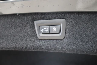 BMW 8 Serie M850i xDrive High Executive M Sport Pakket Automaat  / Live Cockpit Professional / Individual Leder Merino / Driving Assistant / Carbon Exterieur / Active Steering / Laserlight / M Sportremsysteem / Active Cruise Control met Stop en Go-functie / M Sportdifferentieel / Shadow Line / Achteruitrijcamera / Harman Kardon / 50