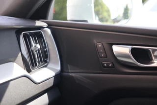 Volvo XC60 T6 Recharge AWD Plus Bright | Stoelverwarming | Trekhaak  | Parkeercamera | Panoramadak | Long Range |   Memory Stoelen | Keyless / 43