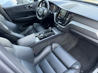 Volvo XC60 2.0 T8 Twin Engine AWD R-Design Pano | Elec Trekhaak | Camera | / 24