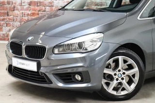 BMW 2 Series Active Tourer 218i Executive Automaat  / Trekhaak / Parkeersensoren / Stoelverwarming / Navigatie / Cruise Control / Bluetooth / Climate Control / LED / Sportstoelen / Multifunctioneel Stuurwiel / 17 Inch / 2