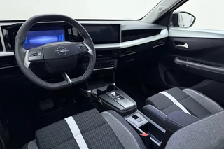Opel Frontera 1.2 Turbo 145pk Hybrid Automaat GS 7 persoons | 8 Jaar speciale garantie | Navigatie | Stoel- en stuurverwarming | Verwarmbaar voorraam | Dakrails | Achteruitrijcamera | Climate control | 17" Lichtmetalen velgen / 20
