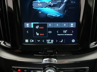 Volvo XC60 2.0 T6 AWD + Black Edition 350PK Pano | Trekhaak / 30