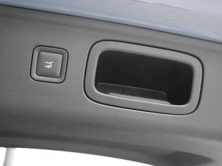 Leapmotor B10 Design ProMax 67.1 kWh Licht interieur | Wltp 434km | 750kg trekgewicht | Stoel en stuur verwarming | 360 graden camera | Lederen bekleding | Panoramadak | Led | Regensensor | Sfeerverlichting | Elektrisch verstelbare voorstoelen / 13