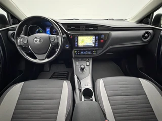Toyota Auris 1.8 Hybrid Comfort Fabrieksgarantie | Panoramadak | Trekhaak | Navigatie | Camera / 2