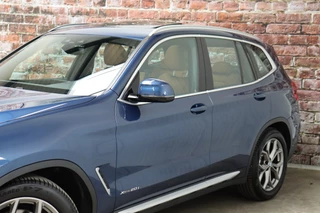 BMW X3 xDrive20i High Executive xLine Automaat  / Navigatiesysteem Professional / Panoramadak / Trekhaak / Leder / Parkeersensoren voor+achter / 19 Inch / Sportstoelen / LED / Stoelverwarming / Climate Control / 10