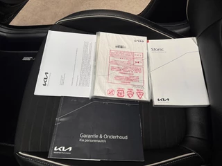 Kia Stonic 1.0 T-GDi MHEV GT-PlusLine Meest luxe uitvoering | 1e Eigenaar | Panorama dak | Dealer onderhouden | Cruise Control Adaptief | Carplay | Metallic lak | Fabrieksgarantie t/m 10-5-2030 + 3x 1 jaar* | NAP / 29