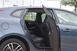 Volvo V40 1.5 T2 Polar  | NL-Auto | Historie | Standkachel | Stoelverwarming | Nav | Sfeerverl. | Full LED | Zeer netjes / 11