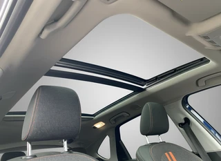 BMW 2 Serie Active Tourer 220i High Executive Edition 192 pk M-sport AUT. | dealer onderhouden | navigatie | trekhaak | panoramadak / 19