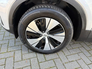 Volvo XC40 1.5 T4 Plug-in hybrid Plus Dark / Panorama-dak / Harman-Kardon / camera / stuur en stoel verwarming / 10