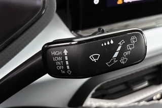 SEAT Arona 1.0 TSI Style Business Connect Automaat Trekhaak Stoelverwarming Virtual LED / 36