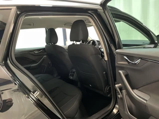 Skoda Kamiq 1.0 TSI 110pk Ambition Parkeersensoren Climate Control DAB+ Cruise Control / 18