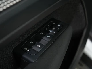 Volvo EX40 SINGLE MOTOR PLUS BLACK EDITION 70 KWH 100% SOH  | Trekhaak | Harman Kardon | Warmtepomp / 44