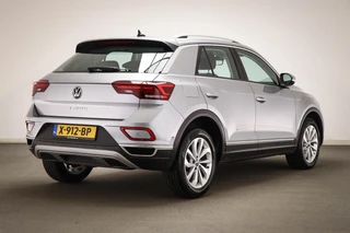 Volkswagen T-Roc 1.5 TSI Style | IQ LIGHT | STOELVERWARMING | CLIMA | APP CONNECT | DAB | PDC / 2