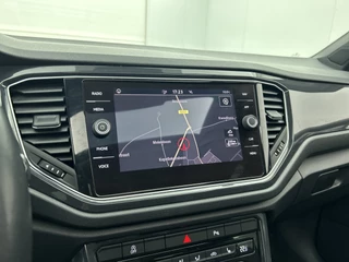 Volkswagen T-Roc 1.5 TSI R Line | Schuifdak | Camera | Navi | Virtual Dash | Stoelverw. | Adaptive Cruise / 26