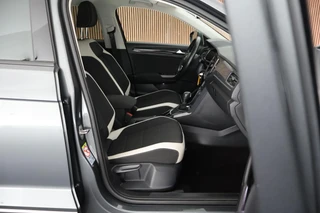 Volkswagen T-Roc 1.5 TSI 150pk DSG Sport Trekhaak Virtual cockpit Adaptive cruise Stoelverwaming PDC / 12