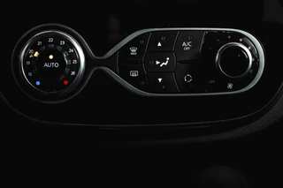 Renault Captur 1.2 TCe 120 PK Intens - Automaat  | Trekhaak | Cruise | Stoelverw. | PDC | NAV | ECC | LED | LM 17" | / 26
