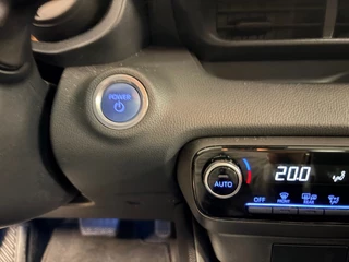 Toyota Yaris 1.5 Hybrid Style / LED / head-up / panoramadak / camera / keyless / 15