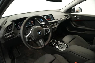 BMW 1 Serie 118i Sport Line  Keyless Go Navi LED Carplay 24 Maanden garantie* (Vraag naar de voorwaarden) / 5