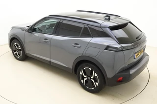 Peugeot e-2008 EV GT 54 kWh | Achteruitrijcamera | Dakrails | Cruise control | Climate control | Navigatie | Stof/lederen bekleding | 16" lichtmetalen velgen | Apple/Android carplay | 400km WLTP | 100% Elektrisch / 5