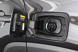 Jeep Renegade 4xe 240 Plug-in Hybrid Electric S LED Leder Stoelverwarming Trekhaak Camera Kenwood / 33