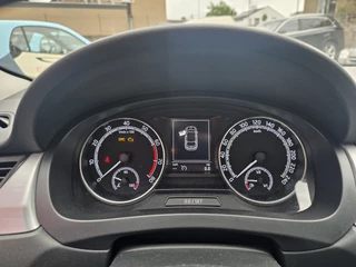 Škoda Rapid Spaceback 1.0 TSI Greentech NAVI TEL PANORAMADAK / 26