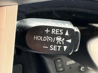 Toyota Prius 1.8 HYBRID FIRST EDITION NAVI STOELVERW AFN-TREKHAAK PARK-SENSOREN BSM CAMERA HUD BLUETOOTH / 18