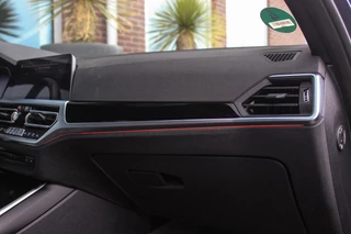 BMW 3-serie Touring 320e High Executive Sport Line | 1e eigenaar | NL auto | Driving Assistant | HiFi audio | LED | 18 inch | Stoelverwarming | DAB | Carplay | Navigatie | PDC / 40