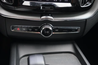 Volvo XC60 T6 Recharge AWD Plus Dark | Longe Range | Stoelverwarming | Parkeercamera | Panoramadak | Pilot Assist  | Leder | Keyless / 38