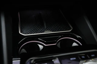 BMW 5-serie Touring 550e xDrive | INNOVATION / M SPORT PRO- PACK | PANORAMADAK | HEAD UP | STUURVERWARMING | 360 CAMERA | 20" / 49