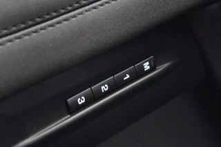 Land Rover Range Rover Evoque 1.5 P300e AWD SE Leder Memory Stuur-Stoelverwarming Camera / 19