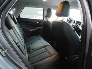 Opel Grandland 1.6 Turbo Hybrid Business Executive | Stoelverwarming en ventilatie | 225 PK | 19 inch lichtmetalen velgen | Lederen bekleding | Parkeersensoren v+a | Elektrisch verstelbare bestuurdersstoel / 16