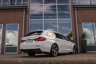 BMW 5-serie Touring 540i xDrive High Executive Luxury-Line | 1e eigenaar | Achterasbesturing | Cruise control adaptief | Apple carplay | Adaptief LED | DAB | Panoramadak | HiFi audio / 6
