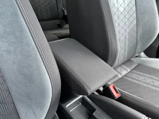 Volkswagen Taigo 1.5 TSI 150pk DSG R-Line Trekhaak | IQ light | Camera | Navi | Virtual | Rijklaar incl. garantie / 26
