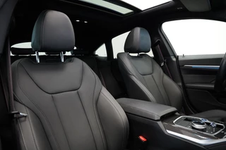 BMW 4 Serie Gran Coupé M440i xDrive High Executive  ACC Opendak Wide Screen Head-up H&K Trekhaak Carbon Laser Light Portimao Blue! / 15
