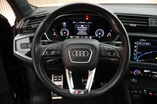 Audi Q3 45 TFSIe 245pk S edition Trekhaak Keyless Stoelverwarming Navigatie Adaptive Cruise S-Line / 19