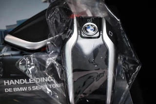 BMW 5-serie Touring 540i xDrive M-Sport | Facelift | PANORAMADAK | 360 CAMERA | TREKHAAK / 69