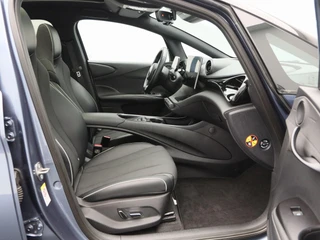 BYD DOLPHIN Design 60.4 kWh 204 Pk | Stoelverwarming | 360 Camera | Panoramadak | Adaptive Cruise | Warmtepomp |17 Inch | 26.055 Km !! / 37