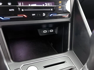 Volkswagen Polo 1.0 TSI R-Line | Adaptive cruise | CarPlay | Camera | Parkeersensoren / 32