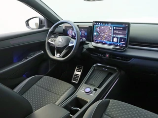 Volkswagen T-Roc 1.5 eTSI R-Line Elek. Trekhaak | Stuur-/stoelverwarming | Verlichte logo's / 22