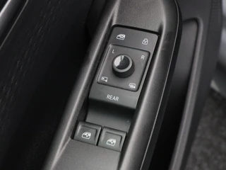 CUPRA Born Performance One 62 kWh 204 Pk | Stoel/Stuurverwarming | Camera | Adaptive Cruise | Navigatie | 18 Inch | 66.591 Km !! / 20