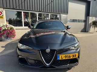 Alfa Romeo Giulia 2.9 V6 QUADRIFOGLIO Carbon pakket Sparco kuipstoelen Carplay Perfect onderhouden! / 12