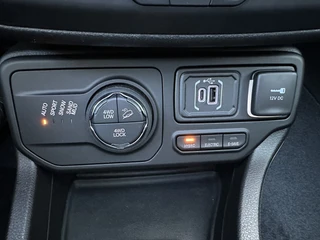 Jeep Renegade 4xe 240 Plug-in Hybrid The North Star (Elektrisch Schuifdak - Navigatie - Apple Carplay - Camera - Stoel & Stuurverwarming - LED) / 16