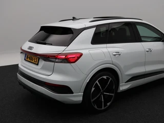 Audi Q4 e-tron 40 Launch edition S Competition 77 kWh 204 Pk | Stoelverwarming | Panorama dak | Adaptive Cruise | Matrix LED | Camera | CarPlay | 21 inch | 93.167 Km !! / 17