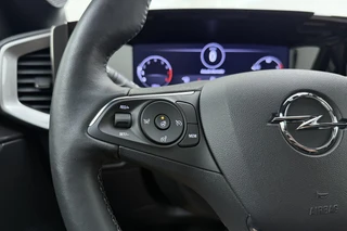 Opel Mokka 1.2 Turbo 100pk GS | Navigatie | Achteruitrijcamera | Stoel- en stuurverwarming | Climate control | Parkeersensoren | Zwart dak / 18