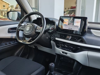 Suzuki Swift 1.2 COMFORT SMART HYBRID  Direct Leverbaar | Tot 10 JAAR GARANTIE!  Inclusief € 2.200,- Voorraad Voordeel / 10