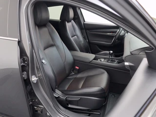 Mazda 3 2.0 SA-X Luxury Trekhaak | Leder | Head-up | All-seasonbanden / 20